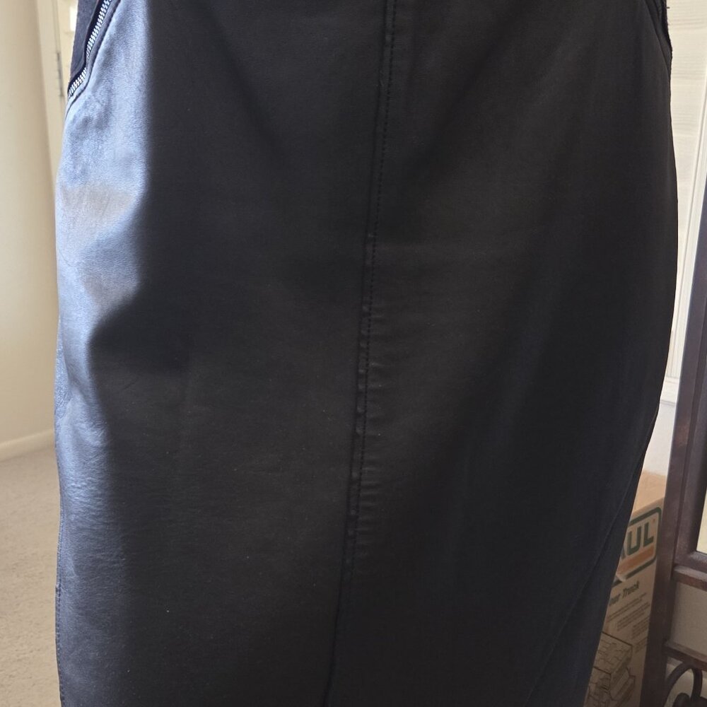 Elie Tahari No "Baggy Butt" Leather Skirt